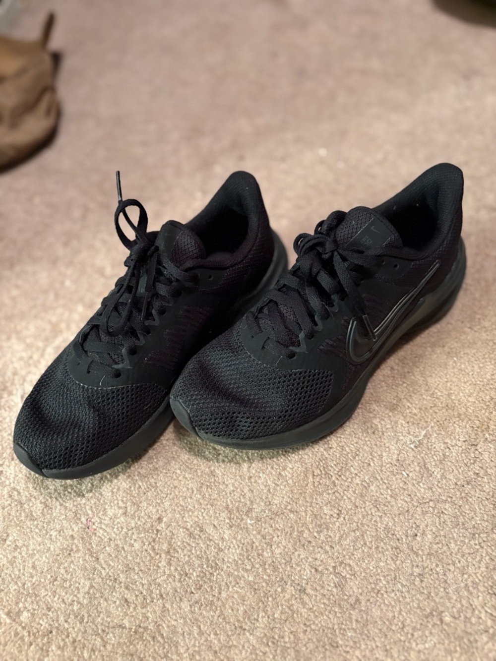 Nike Men’s Black Mesh Athletic Sneakers